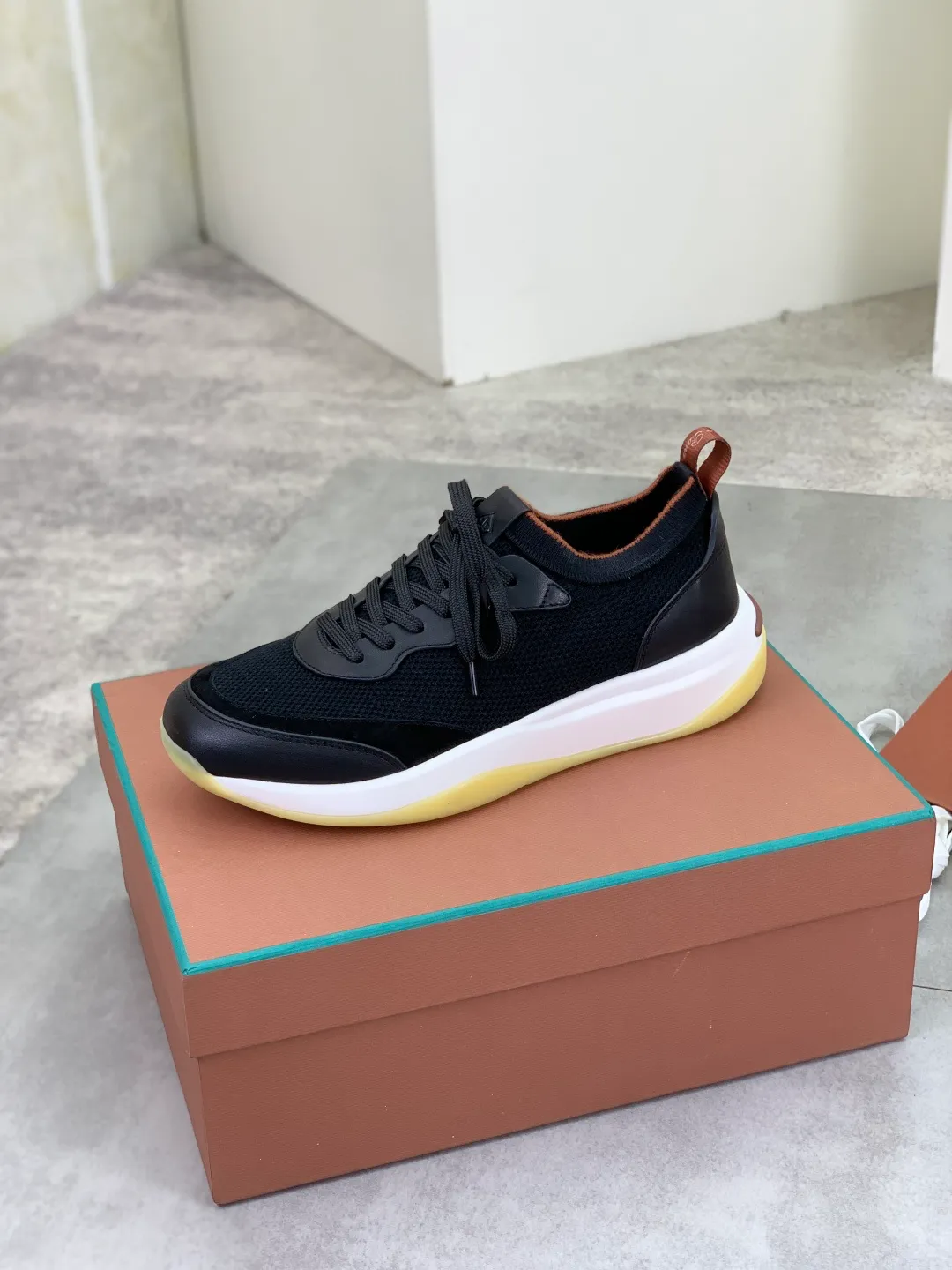 Men's Men's Shoes 💰P620 New 💰High Quality Latest Casual Shoes Loro Piana 💯Top Authentic Grade💯Buy the original 1:1 copy💯 Founded the existing Loro Piana company on April 24, 1924. It is now the sixth generation of family business, providing top quality products to customers who are discerning about taste and quality. Imported original fly woven fabric with cowhide fabric, plain calfskin lining, hand-stitched thread with cowhide feet, original packaging, code number: 38-44 (customized for 45 and 46), seven colors available
